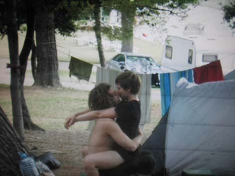 Potpora za entuzijastičnog umjetnika u oskudici (press)