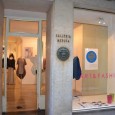 [ 16/06/2012; 20:00; ] U Galeriji Meduza u Kopru, u subotu 16. lipnja 2012. godine u 20 sati, otvorena je izložba studenata magistarskog studija Oblikovanja tekstilij in oblačil, Odjela za tekstilstvo Naravoslovnotehniške fakultete u Ljubljani, pod nazivom 'Art&Fashion'.
Studenti su povezali umjetnička djela poznatih slovenskih slikara Emerika Bernarda, Živka Marušića, Andraža Šalamuna i Dušana Kirbiša s modnim dizajnom i dizajnom općenito, [...]