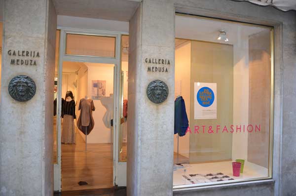 Moda/Izložbe - Izložbe 'Art&Fashion' - Galerija Meduza. Foto: VJB. Moda/Izložbe - Izložbe 'Art&Fashion' - Galerija Meduza. Foto: VJB.