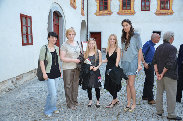 Moda/Izložbe - 'Nit ustvarja nakit' - modni dizajneri i gospođa Andra Marinko. Foto: VJB. Moda/Izložbe - 'Nit ustvarja nakit' - modni dizajneri i gospođa Andra Marinko. Foto: VJB.