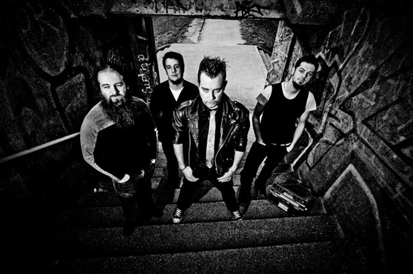 Petar Pan Speedrock (Nl) i Kevlar Bikini (Cro) u KSET-u 22. studenog 2012. godine