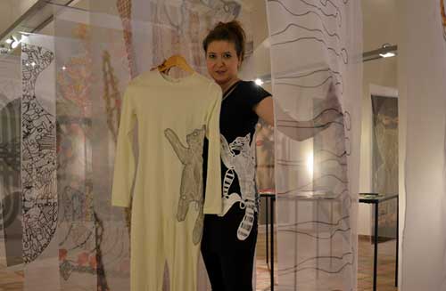 Moda/Izložbe - Otvorenje izložbe 'Oko, srca, drevo'. Kreacija Vendi Jukić Buče/Mire Guzelj. Foto: VJB. Moda/Izložbe - Otvorenje izložbe 'Oko, srca, drevo'. Kreacija Vendi Jukić Buče/Mire Guzelj. Foto: VJB.