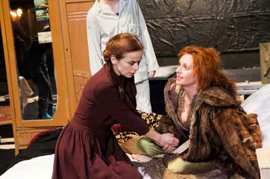 KAZALIŠNA PREDSTAVA: TRI ZIME, drama [osvrt Marijana Jakovljević]