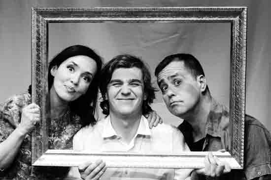 Praizvedba predstave ‘Kako je tata osvojio mamu’ u kazalištu Žar ptica